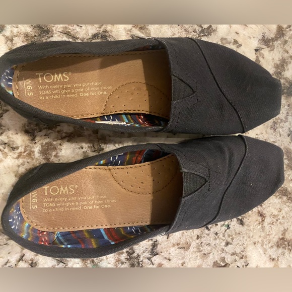 Toms shoes. Size 6.5 - Picture 2 of 3